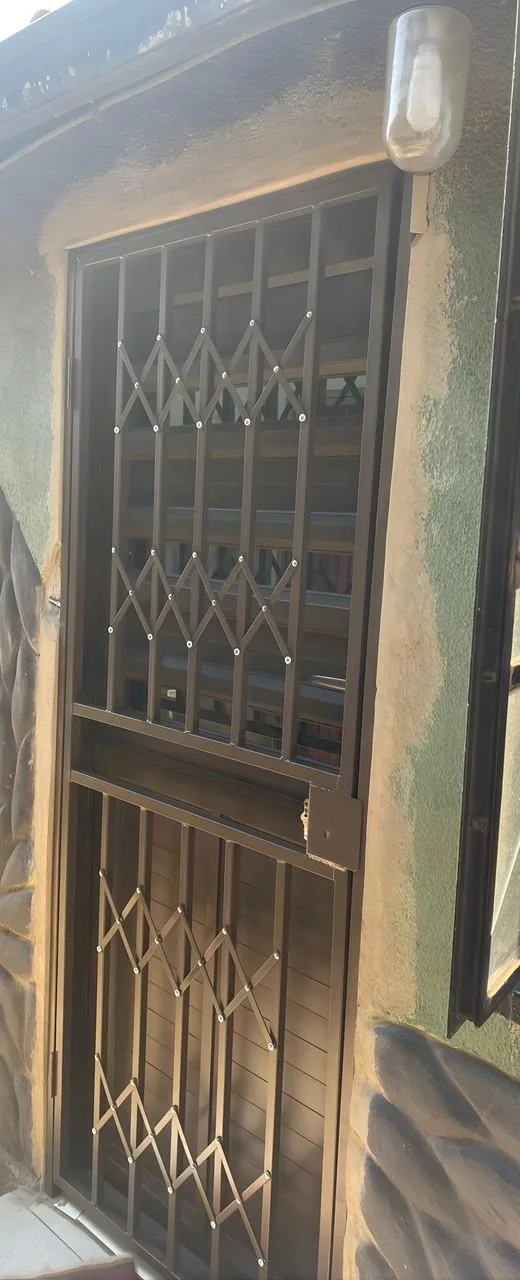 Swing security gate — SGW